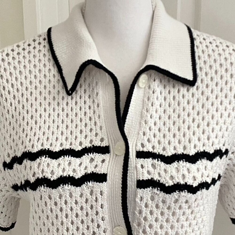 Abercrombie & Fitch Button Front Collar Sweater Feminine Top Size Small. B4 - Picture 3 of 9